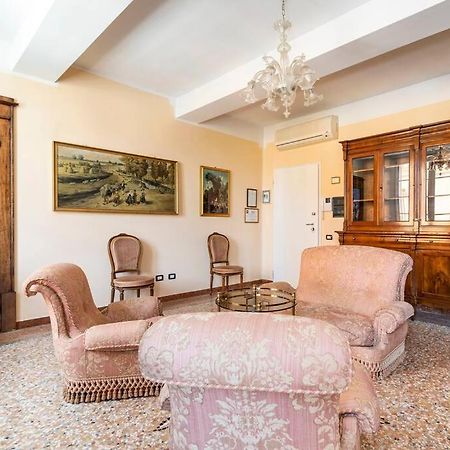 Appartamento Elegant Apt, Wi-Fi And Garden Bologna Esterno foto