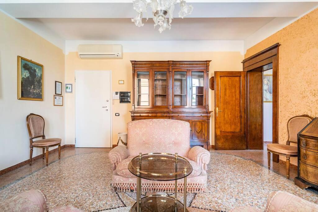 Appartamento Elegant Apt, Wi-Fi And Garden Bologna Esterno foto