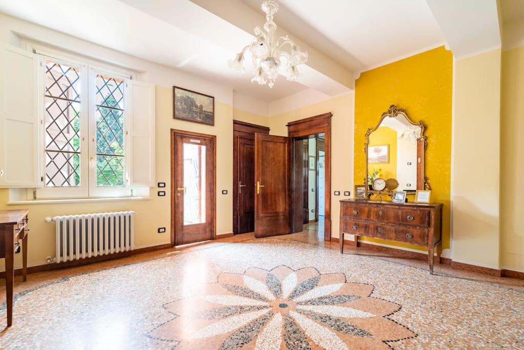 Appartamento Elegant Apt, Wi-Fi And Garden Bologna Esterno foto