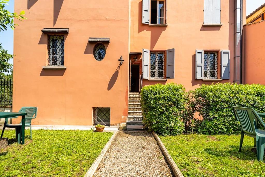 Appartamento Elegant Apt, Wi-Fi And Garden Bologna Esterno foto