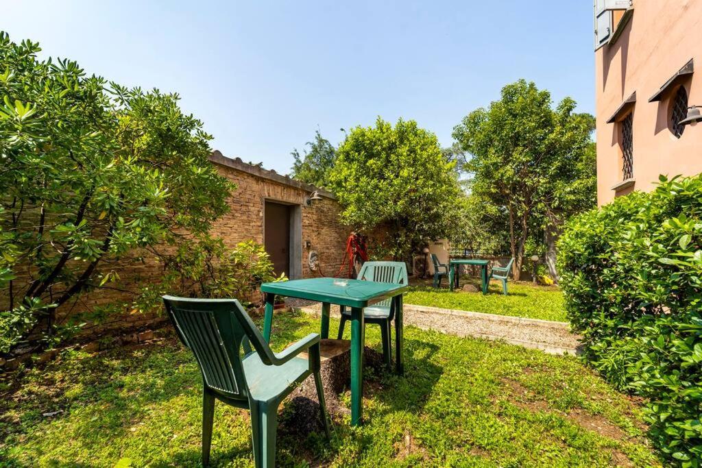 Appartamento Elegant Apt, Wi-Fi And Garden Bologna Esterno foto
