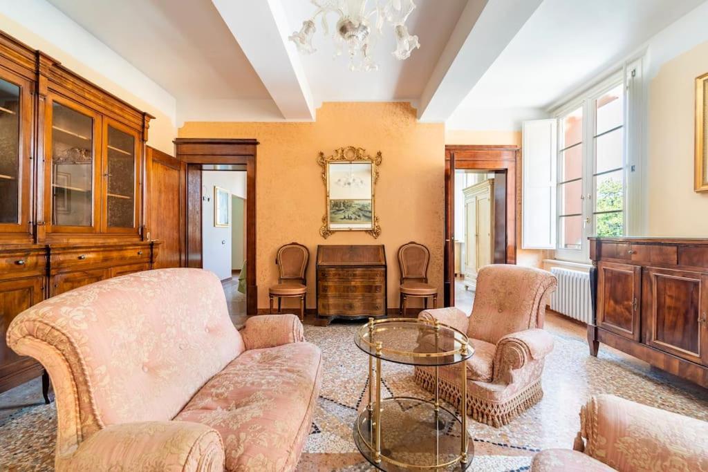 Appartamento Elegant Apt, Wi-Fi And Garden Bologna Esterno foto
